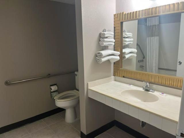 Motel 6 Williamstown, Wv Экстерьер фото