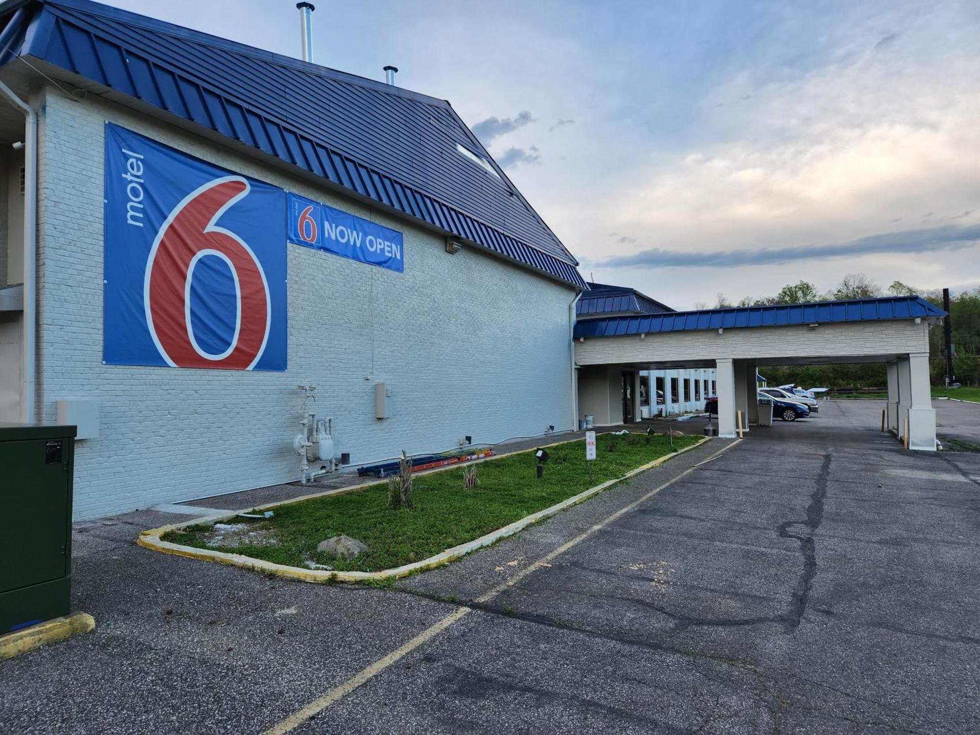 Motel 6 Williamstown, Wv Экстерьер фото